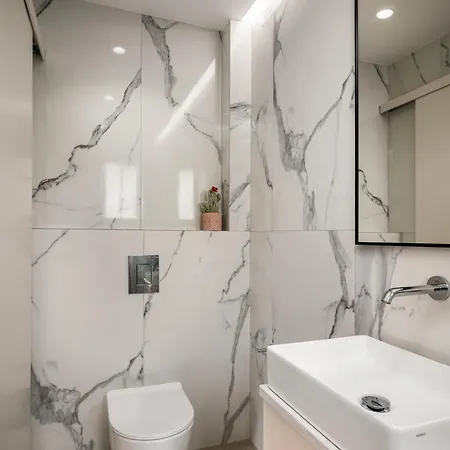 The 7 Suites, An Elegant Living In By Konnect Apartment *